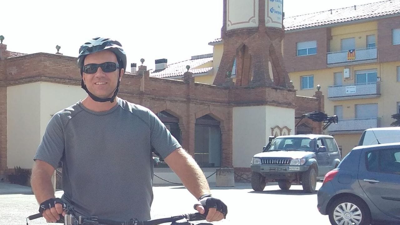 Ar trebui să purtați o cască de protecție pentru turismul pe bicicletă?