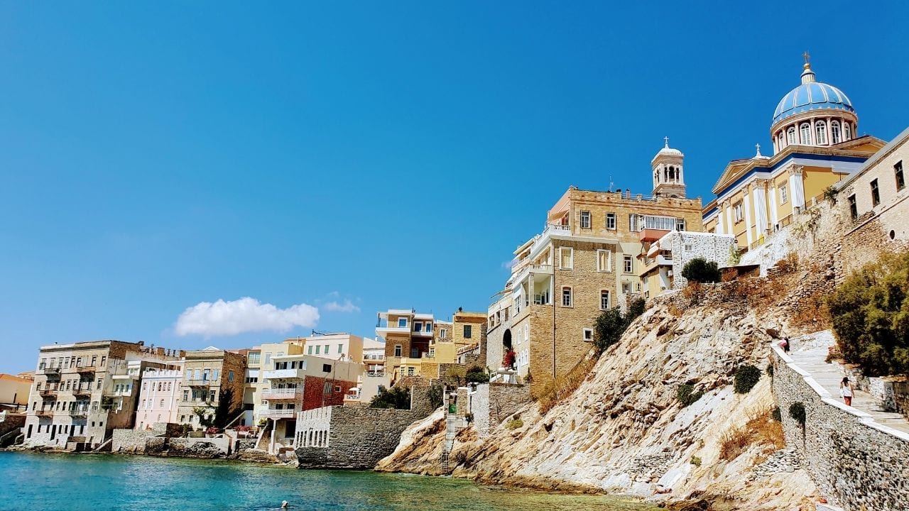 Hoe kom ik van Athene naar het eiland Syros in Griekenland?
