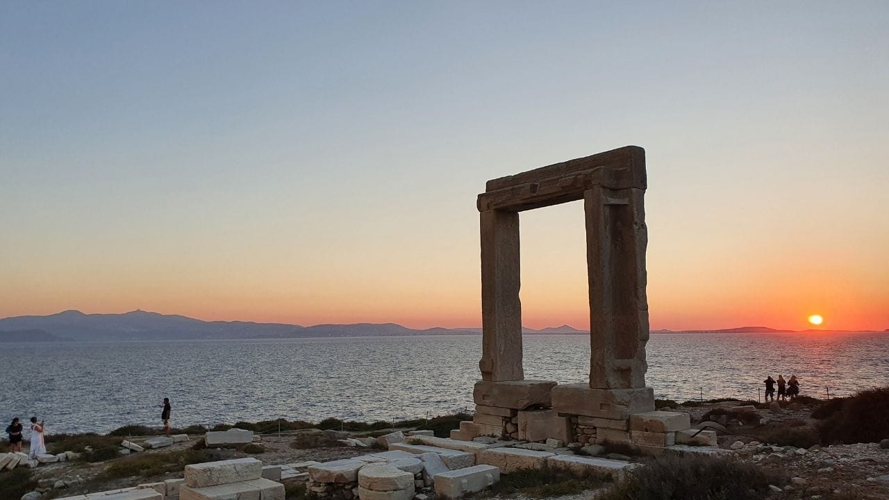 Naxos मा कहाँ रहन: उत्तम क्षेत्र र स्थानहरू