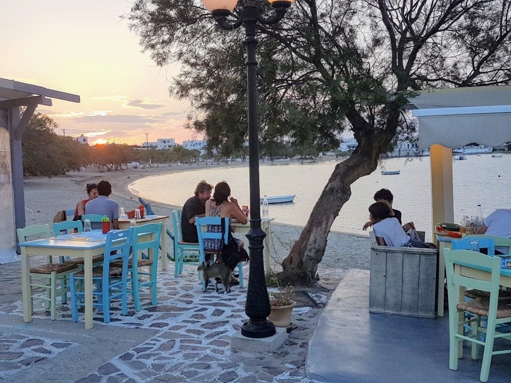मिलोस ग्रीस में सर्वश्रेष्ठ रेस्तरां - यात्रा गाइड